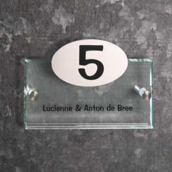 Glazen naambord E22 met rvs huisnummer PlakHet