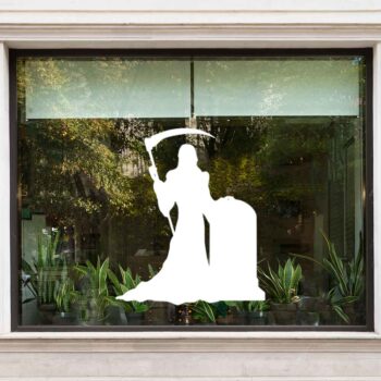 Grim reaper raamsticker met een gedaante met zeis naast een grafsteen