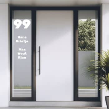 Voordeur of raamsticker huisnummer en namen