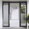 Voordeur of raamsticker huisnummer staand
