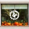 Herbruikbare raamsticker herfst met eekhoorn in bladerenkrans