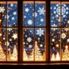 Kerstmis raamstickers op verlichte ramen met sneeuwvlokken, sterren en kerstbomen in wit en rood tegen avondlucht