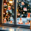 Glazen raam met verschillende Sinterklaas raamstickers in verschillende maten, verlicht door warm goudkleurig licht