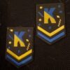 Embleem K Geel-blauw