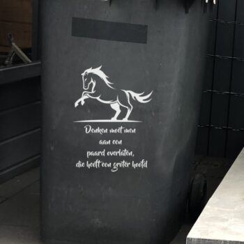 Kliko sticker denken moet men aan een paard overlaten - Denken moet men aan een paard overlaten, die heeft een groter hoofd
