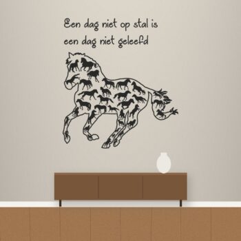 Muursticker een dag niet op stal - Een dag niet op stal is een dag niet geleefd