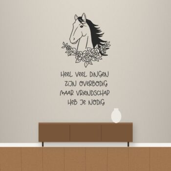 Muursticker vriendschap paard - Heel veel dingen zijn overbodig, maar vriendschap heb je nodig