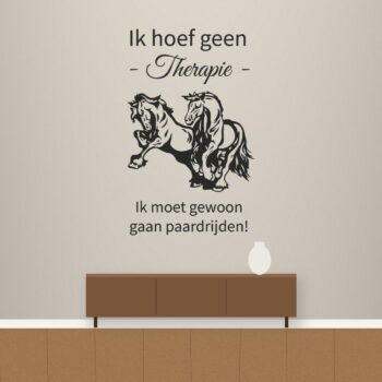 Muursticker ik hoef geen therapie - Ik hoef geen therapie, ik moet gewoon gaan paardrijden!