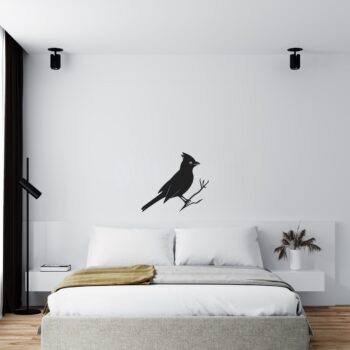 Muursticker kardinaal boven het bed in de slaapkamer