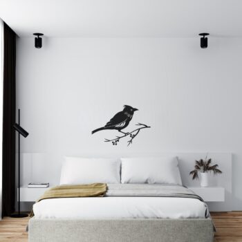 Muursticker kuifvogel op bessentak boven het bed in de slaapkamer
