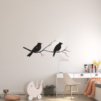 Muursticker vogels op kale tak boven het bureau in de kinderkamer