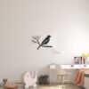 Muursticker vogel met lange staart boven het bureau in de kinderkamer
