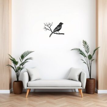 Muursticker vogel met lange staart boven de bank in de woonkamer