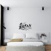Muursticker zes vogels op een tak boven het bed in de slaapkamer