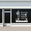 Raamsticker Butterfly kisses & dandelion wishes in wit op een etalageraam