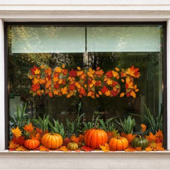 Raamsticker herfstbladeren met het woord HERFST op een etalageraam