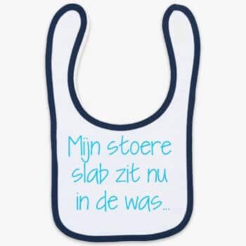 Slabbetje stoere slab - knoeien wordt een feestje met een persoonlijk bedrukt slabbetje Mijn stoere slabber zit in de was PlakHet