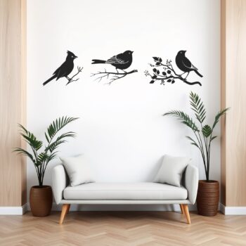 Vogelstickers set boven de bank in de woonkamer