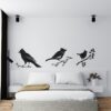 Kuifvogel muurstickers set boven het bed in de slaapkamer